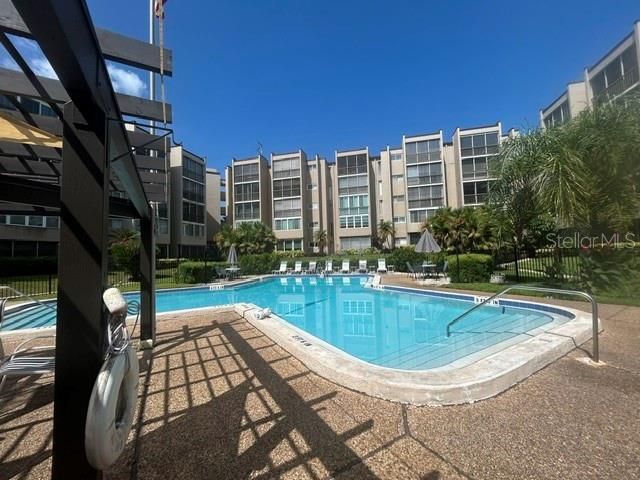 For Rent: $1,500 (2 beds, 1 baths, 865 Square Feet)