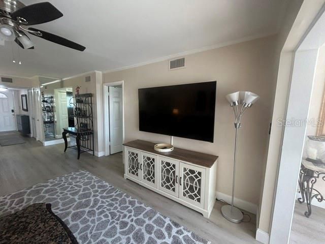 For Rent: $1,500 (2 beds, 1 baths, 865 Square Feet)