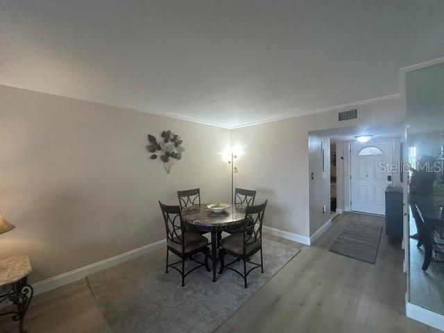 For Rent: $1,500 (2 beds, 1 baths, 865 Square Feet)