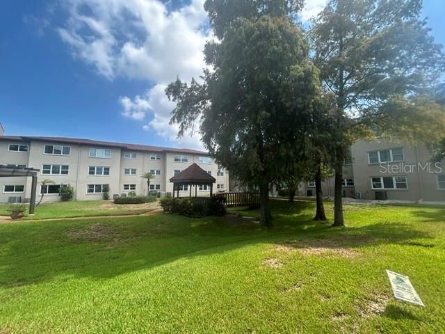 For Rent: $1,500 (2 beds, 1 baths, 865 Square Feet)