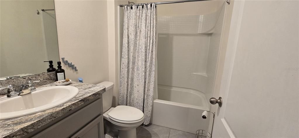 В аренду: $2,300 (3 спален, 2 ванн, 1725 Квадратных фут)