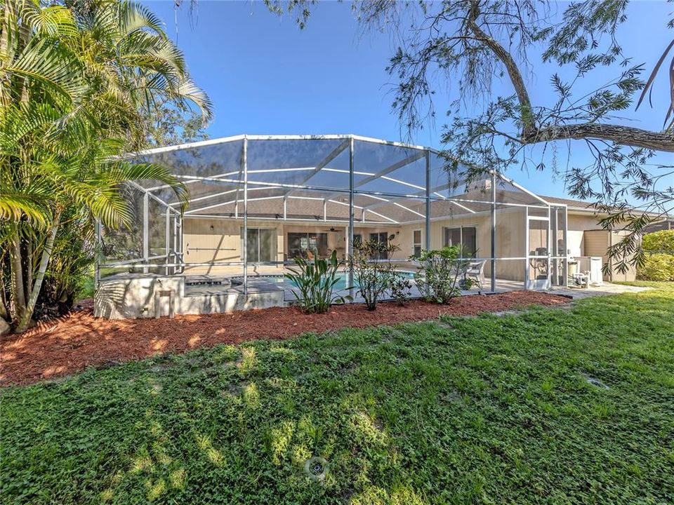 Activo con contrato: $550,000 (3 camas, 2 baños, 2425 Pies cuadrados)