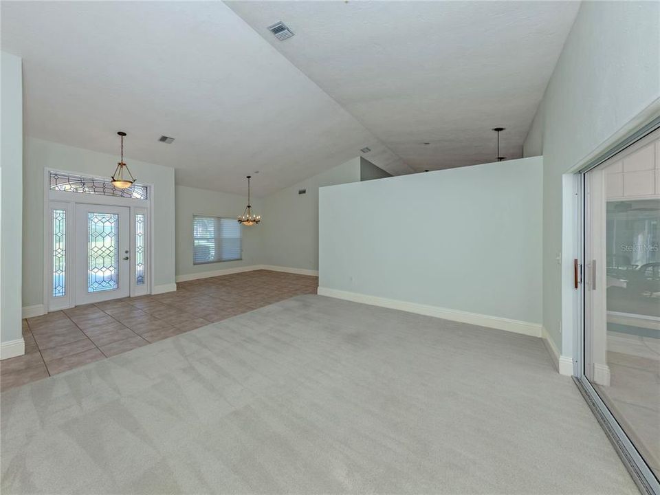 Activo con contrato: $550,000 (3 camas, 2 baños, 2425 Pies cuadrados)