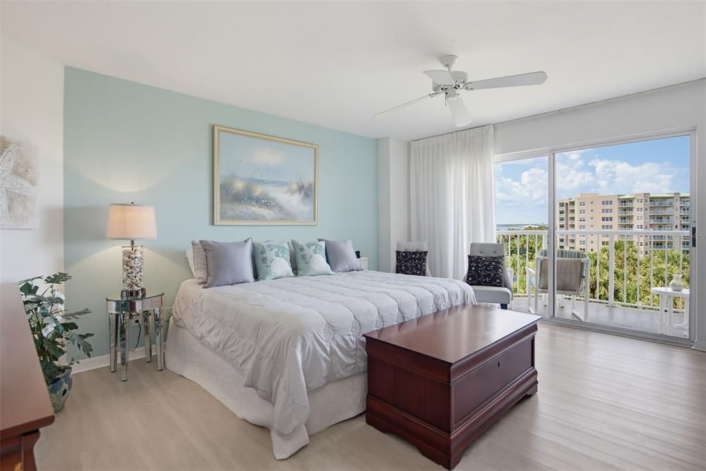 For Sale: $399,900 (3 beds, 3 baths, 1715 Square Feet)