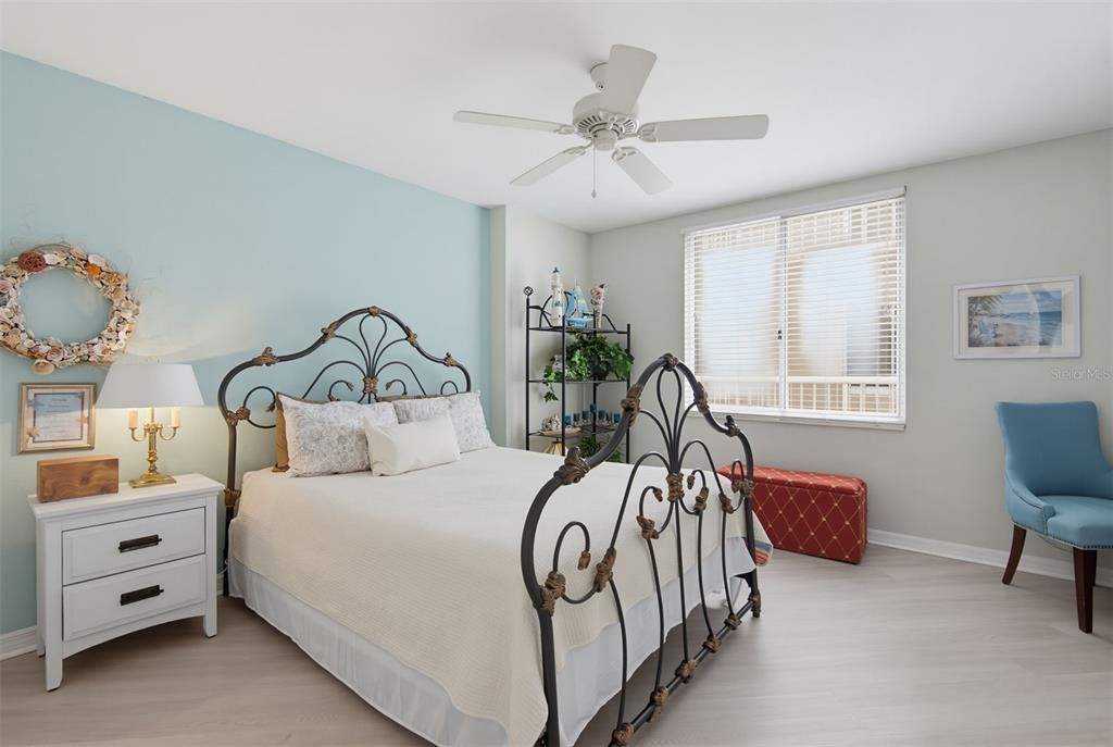 For Sale: $399,900 (3 beds, 3 baths, 1715 Square Feet)