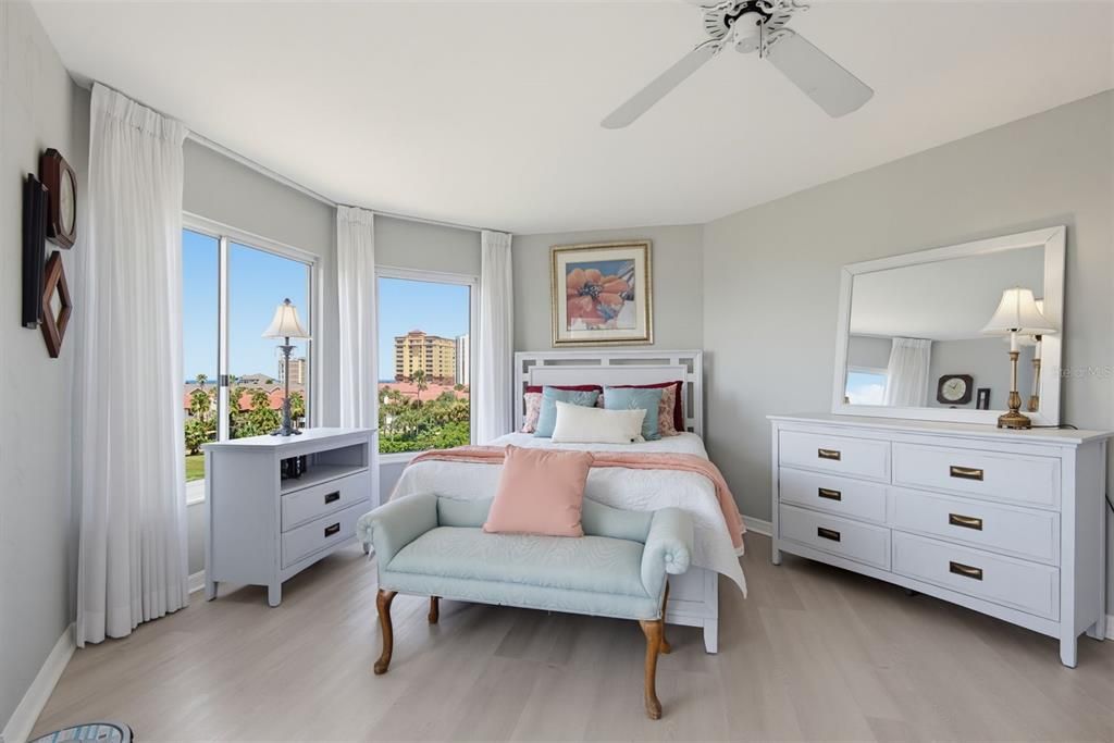 For Sale: $399,900 (3 beds, 3 baths, 1715 Square Feet)