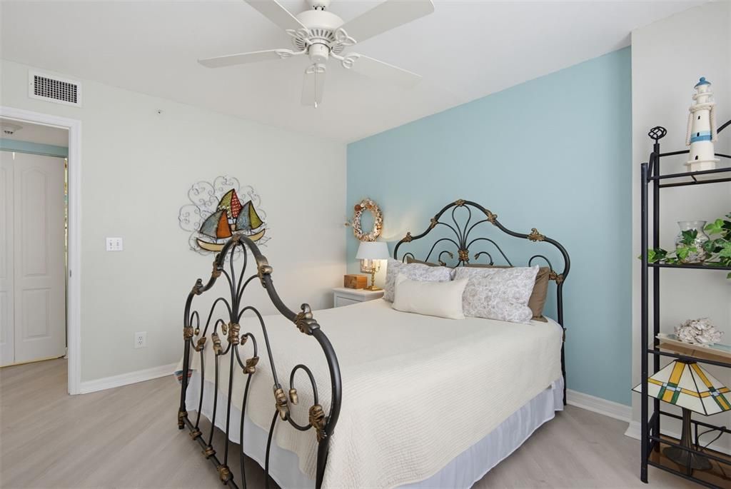 For Sale: $399,900 (3 beds, 3 baths, 1715 Square Feet)