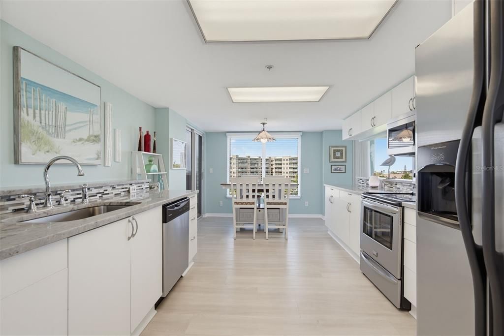 For Sale: $399,900 (3 beds, 3 baths, 1715 Square Feet)