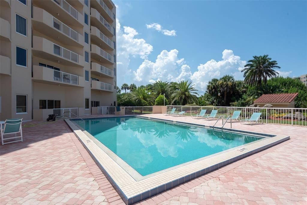 For Sale: $399,900 (3 beds, 3 baths, 1715 Square Feet)