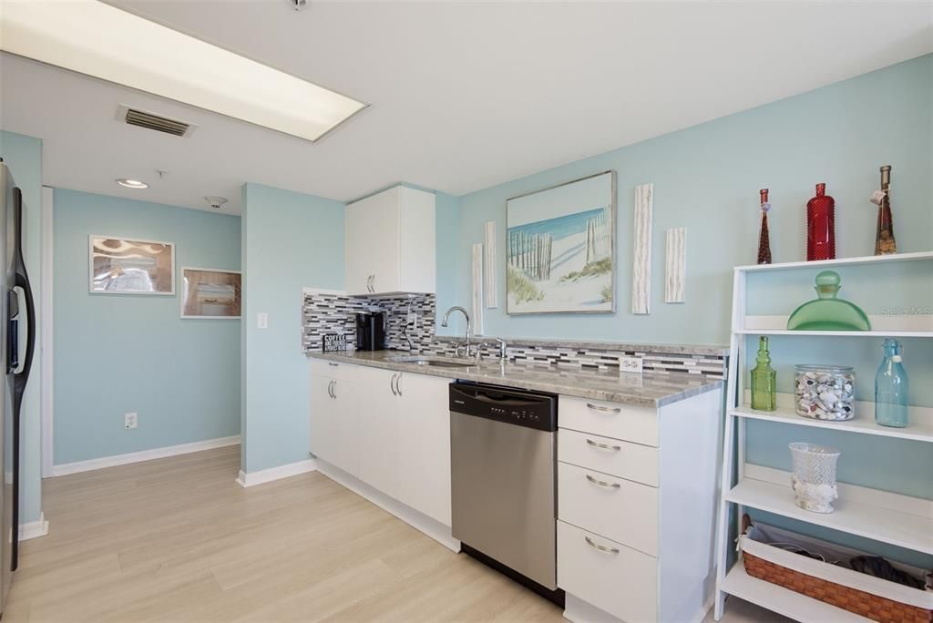 For Sale: $399,900 (3 beds, 3 baths, 1715 Square Feet)