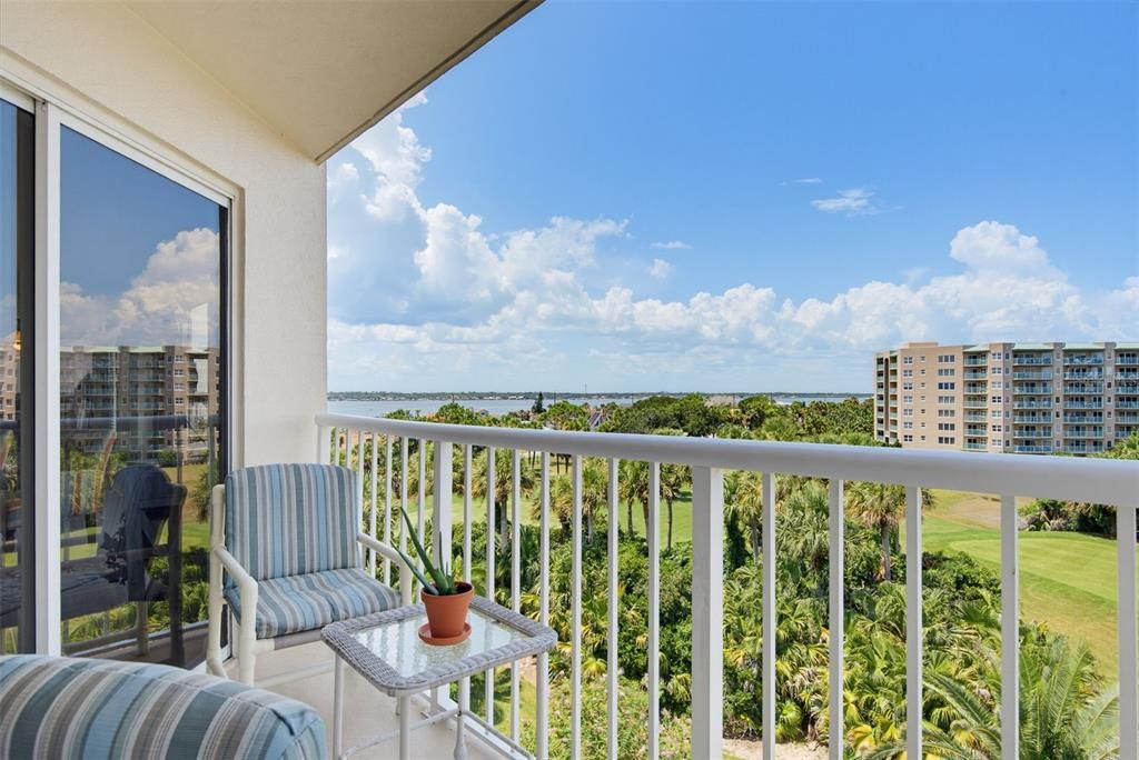 For Sale: $399,900 (3 beds, 3 baths, 1715 Square Feet)