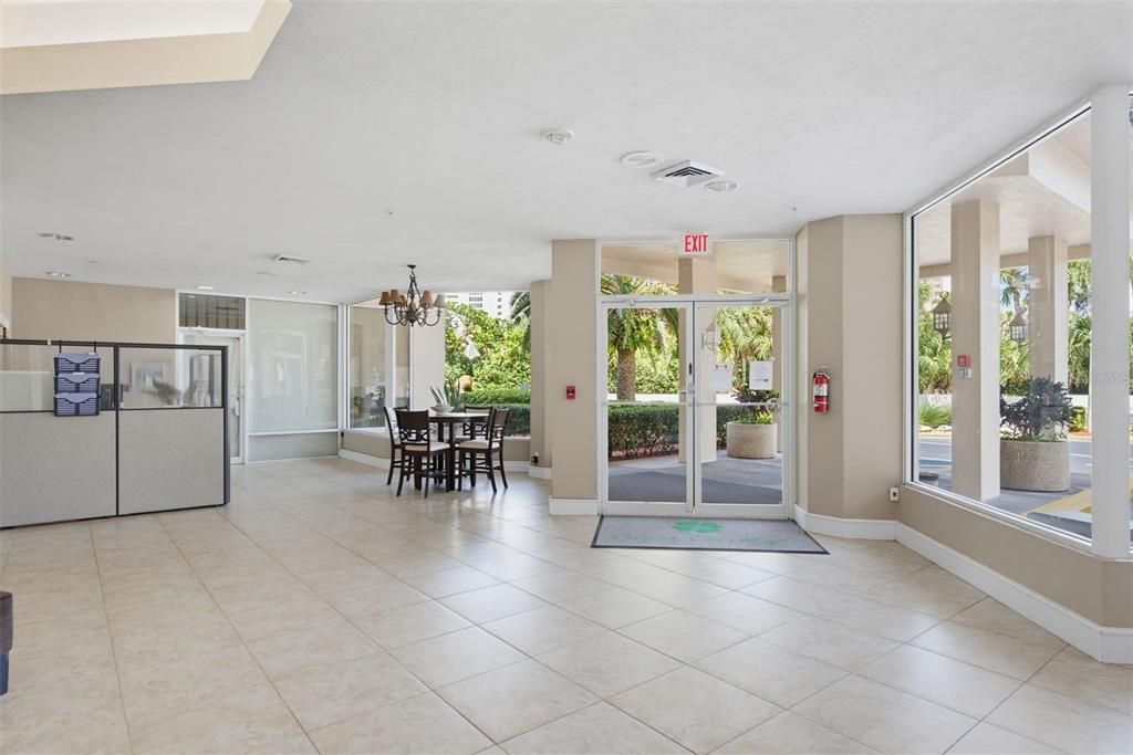 For Sale: $399,900 (3 beds, 3 baths, 1715 Square Feet)