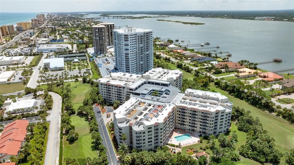 For Sale: $399,900 (3 beds, 3 baths, 1715 Square Feet)