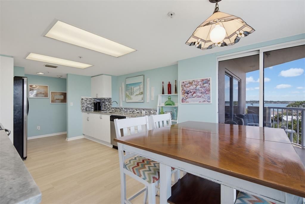 For Sale: $399,900 (3 beds, 3 baths, 1715 Square Feet)