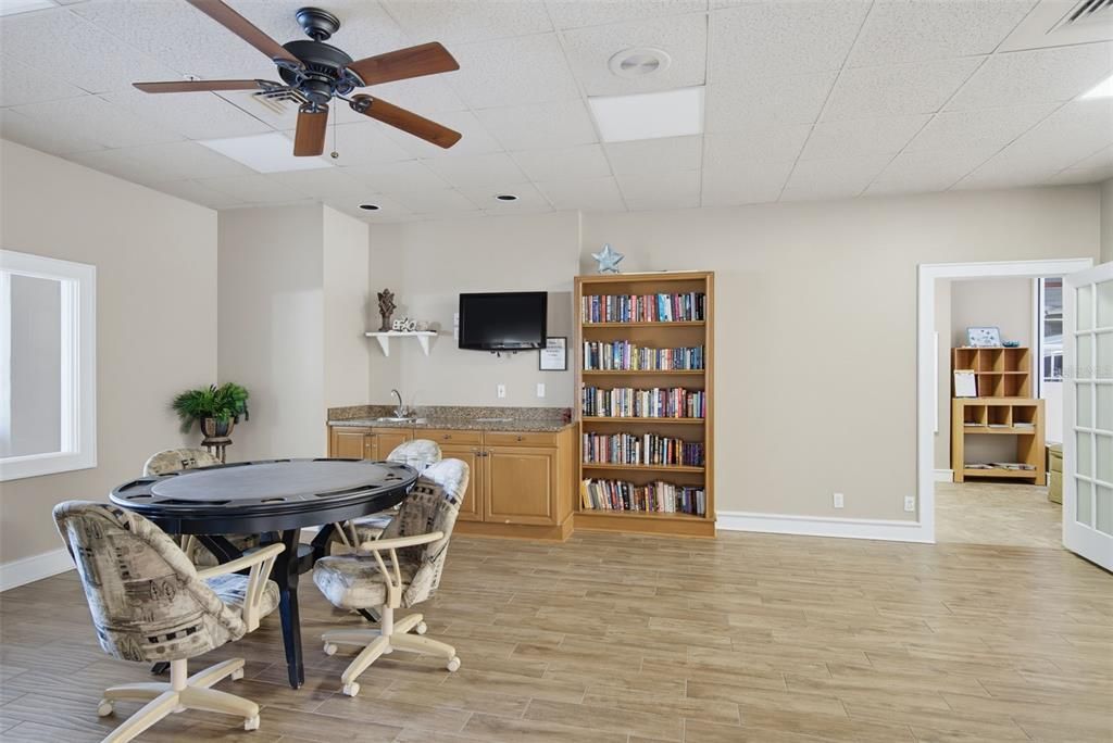 For Sale: $399,900 (3 beds, 3 baths, 1715 Square Feet)