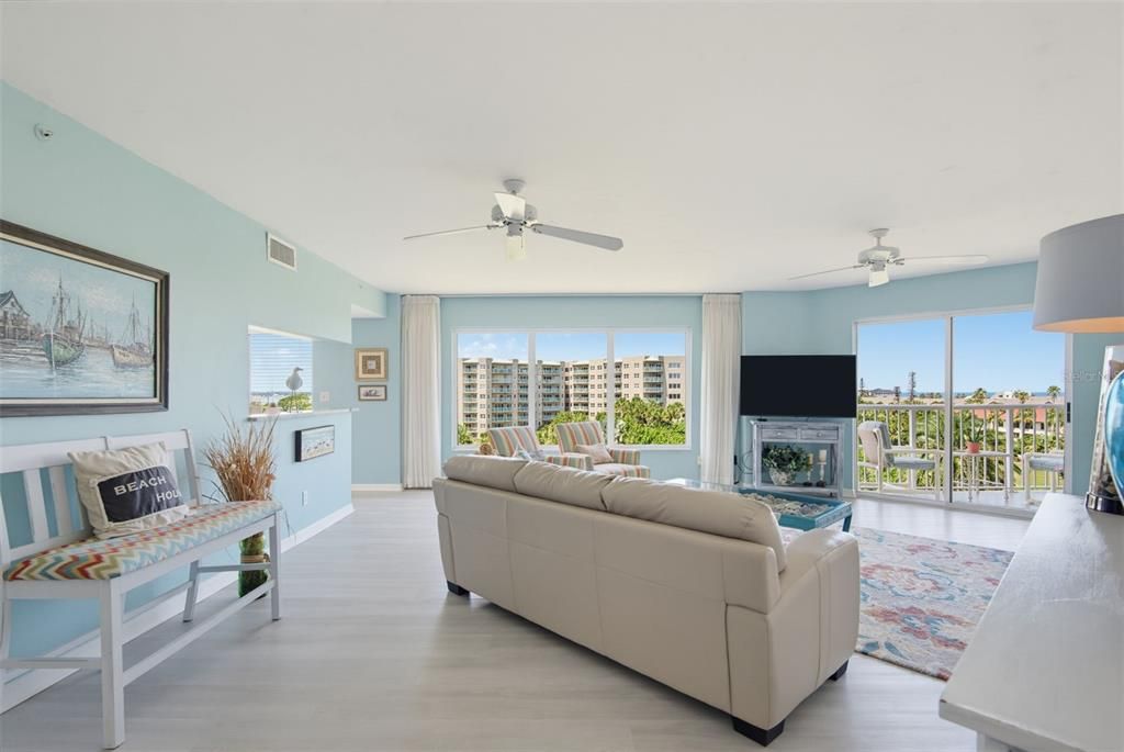 For Sale: $399,900 (3 beds, 3 baths, 1715 Square Feet)