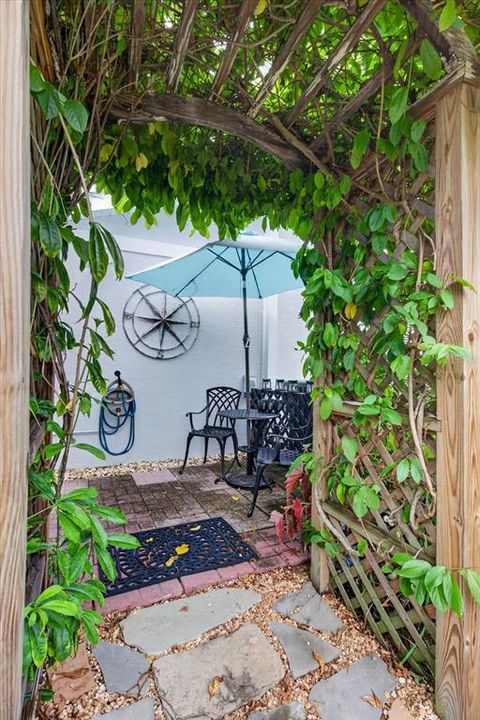 For Sale: $335,000 (2 beds, 2 baths, 1439 Square Feet)