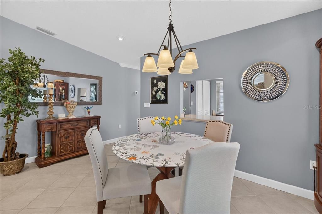 For Sale: $335,000 (2 beds, 2 baths, 1439 Square Feet)