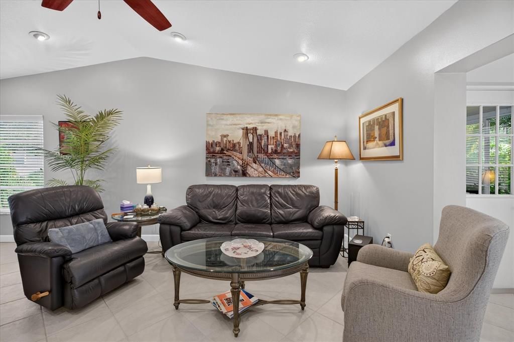 For Sale: $335,000 (2 beds, 2 baths, 1439 Square Feet)