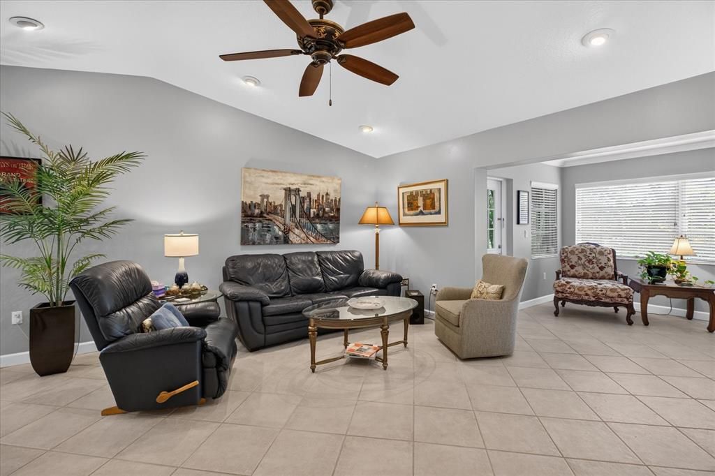 For Sale: $335,000 (2 beds, 2 baths, 1439 Square Feet)