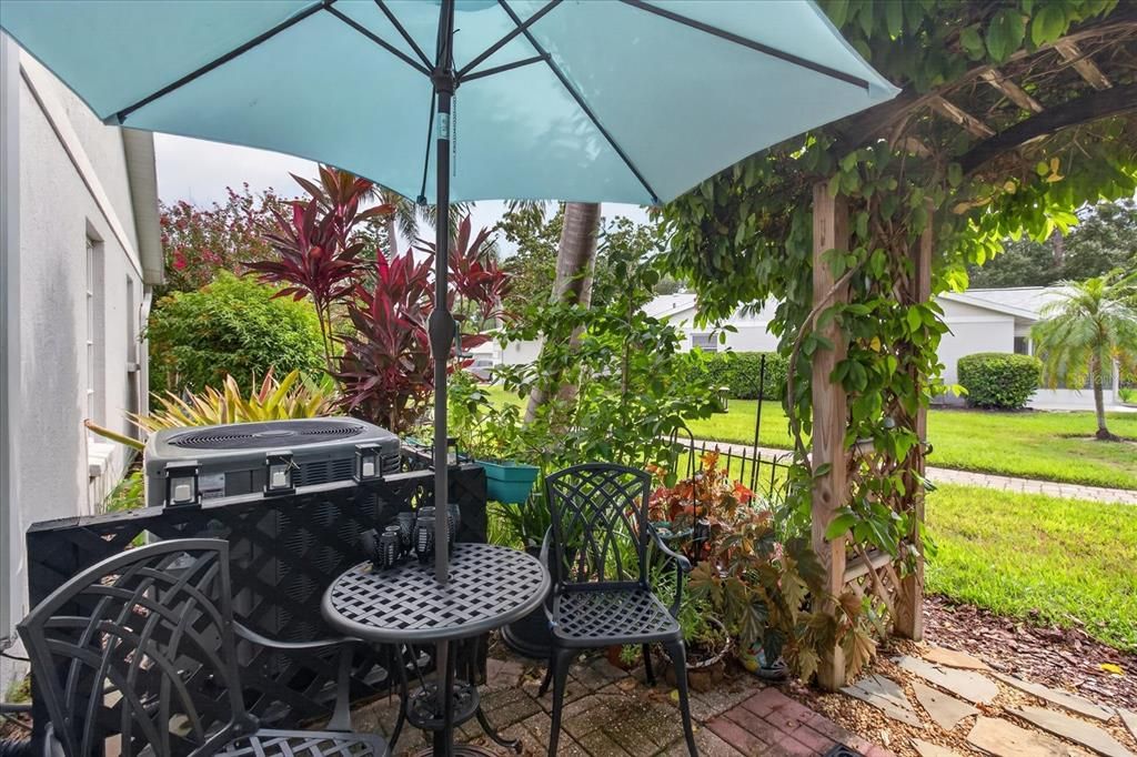For Sale: $335,000 (2 beds, 2 baths, 1439 Square Feet)