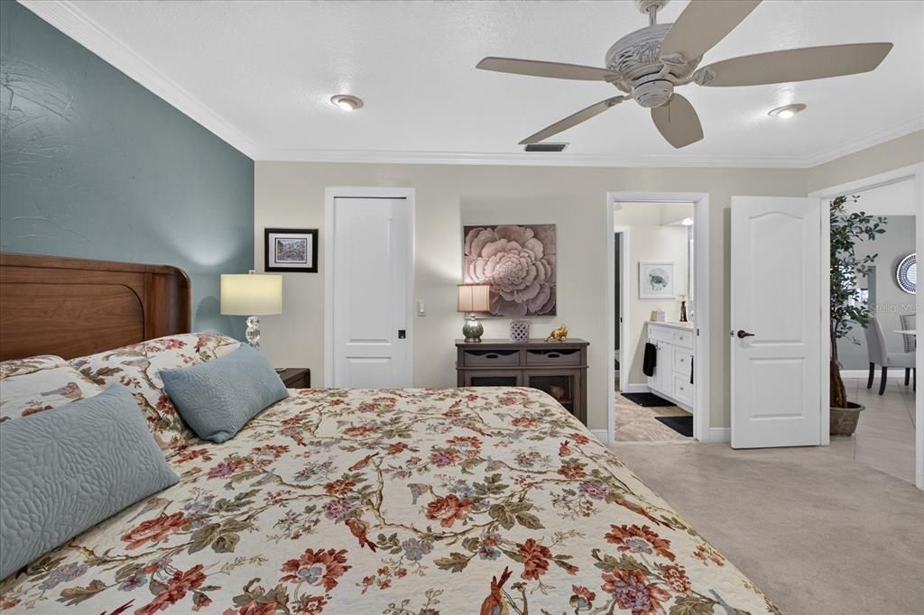 For Sale: $335,000 (2 beds, 2 baths, 1439 Square Feet)