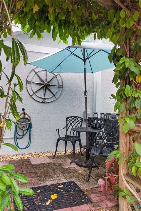 For Sale: $335,000 (2 beds, 2 baths, 1439 Square Feet)