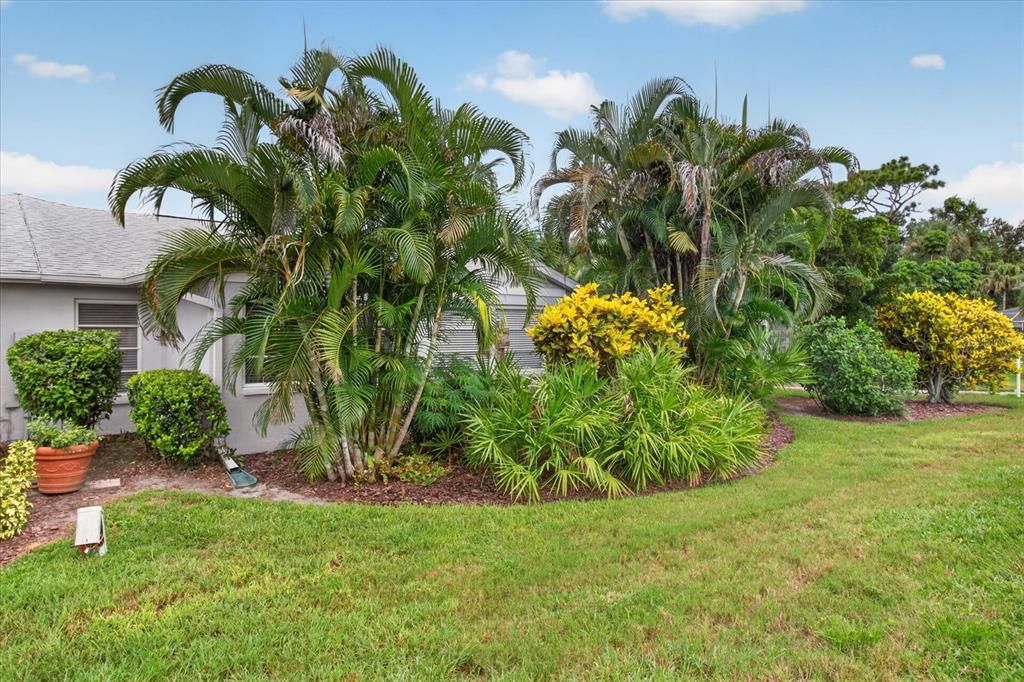 For Sale: $335,000 (2 beds, 2 baths, 1439 Square Feet)
