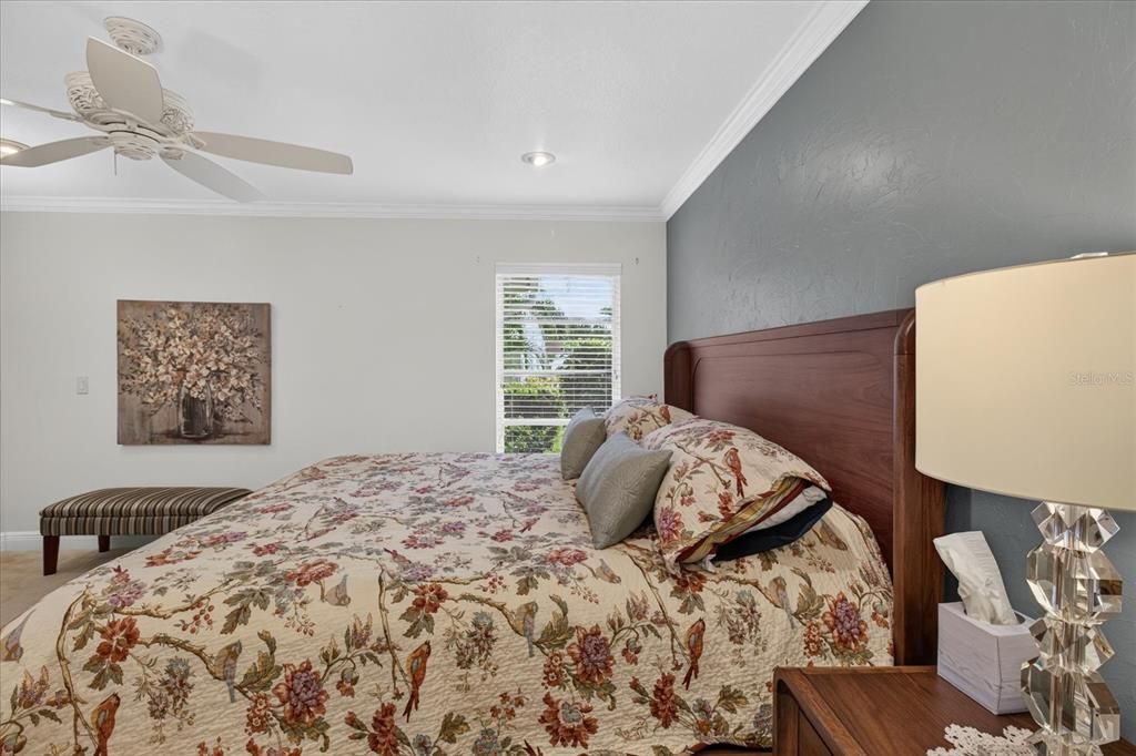 For Sale: $335,000 (2 beds, 2 baths, 1439 Square Feet)