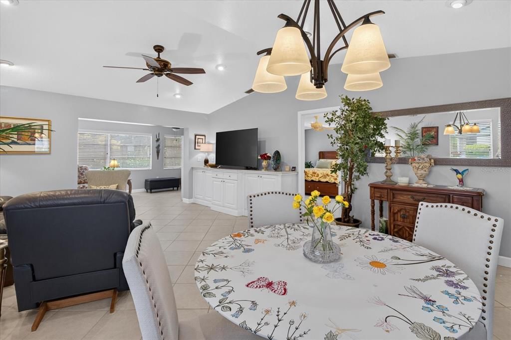 For Sale: $335,000 (2 beds, 2 baths, 1439 Square Feet)