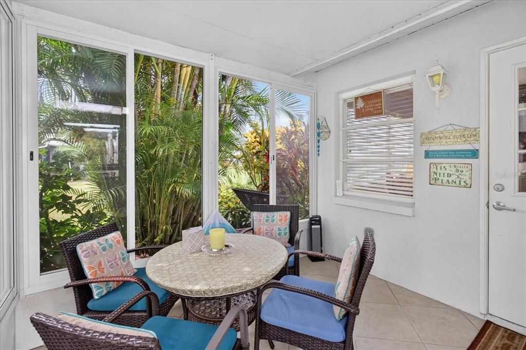 For Sale: $335,000 (2 beds, 2 baths, 1439 Square Feet)