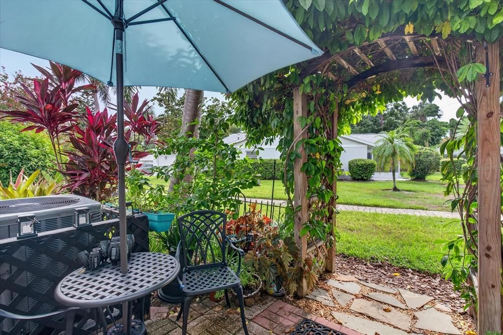 For Sale: $335,000 (2 beds, 2 baths, 1439 Square Feet)