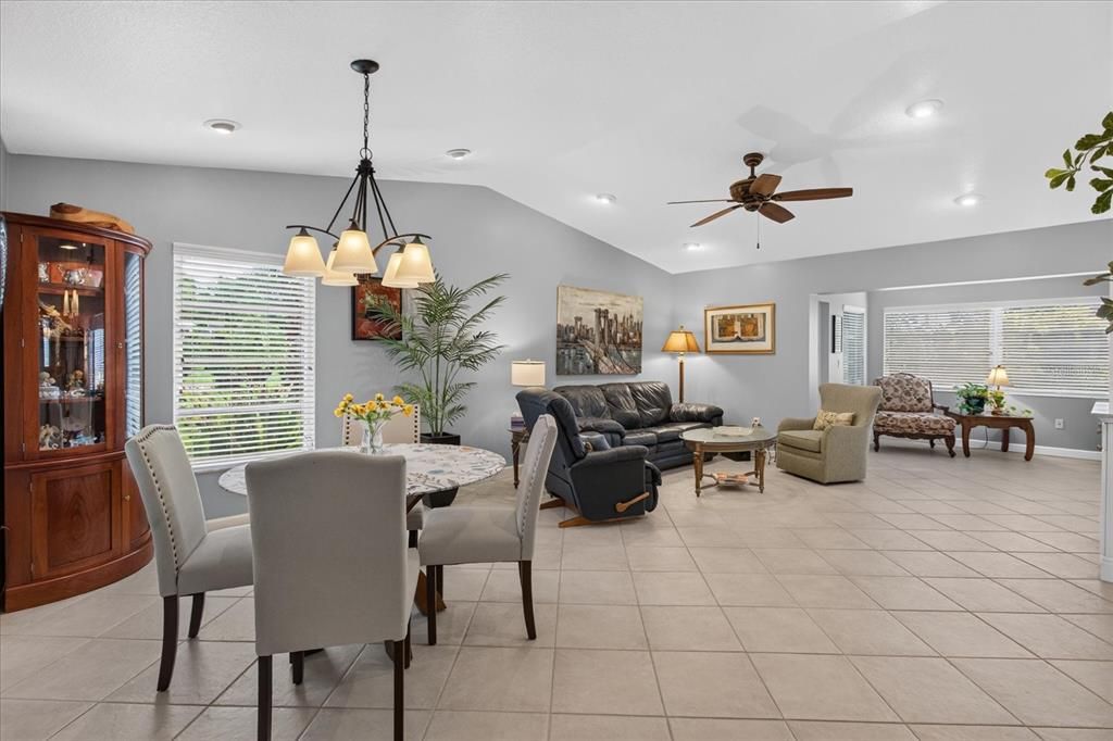 For Sale: $335,000 (2 beds, 2 baths, 1439 Square Feet)