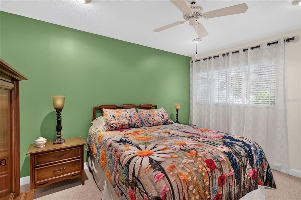 For Sale: $335,000 (2 beds, 2 baths, 1439 Square Feet)