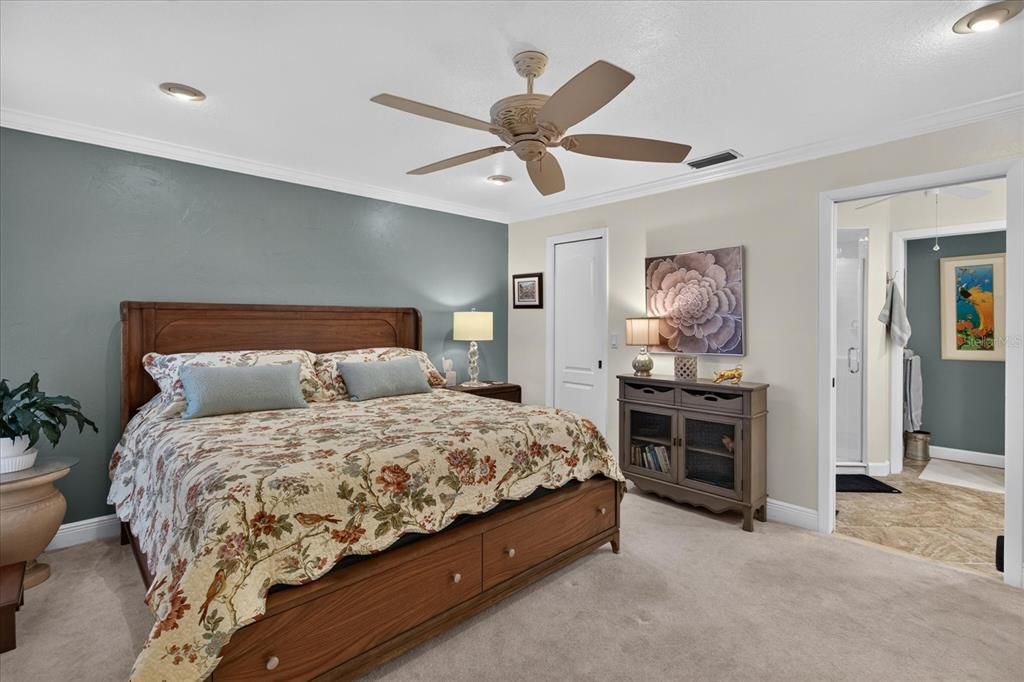 For Sale: $335,000 (2 beds, 2 baths, 1439 Square Feet)