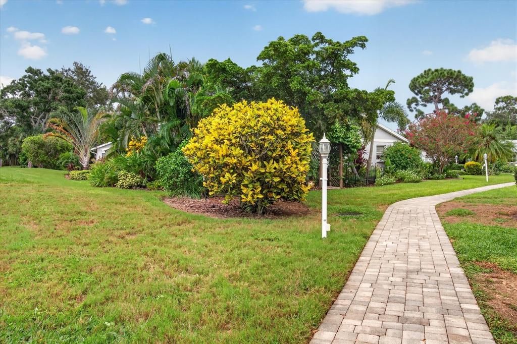For Sale: $335,000 (2 beds, 2 baths, 1439 Square Feet)