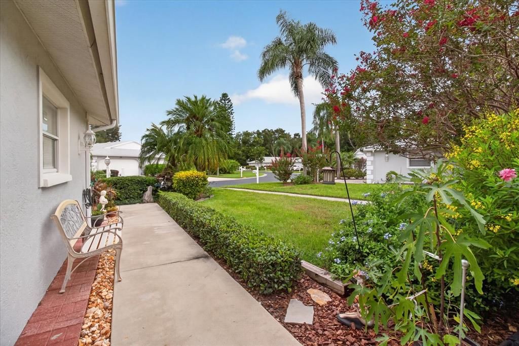 For Sale: $335,000 (2 beds, 2 baths, 1439 Square Feet)
