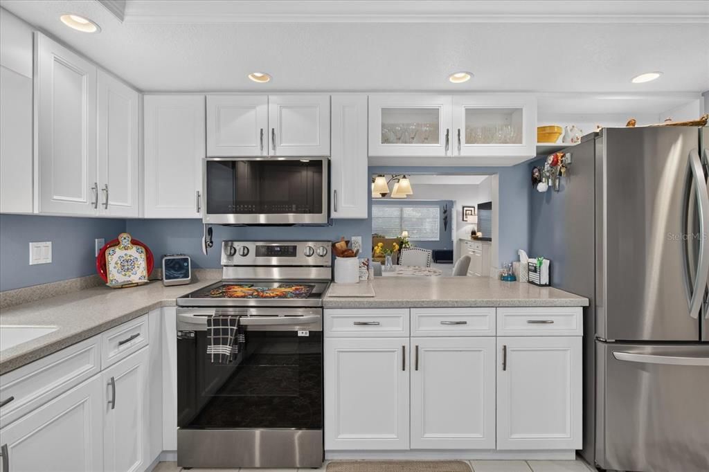 For Sale: $335,000 (2 beds, 2 baths, 1439 Square Feet)