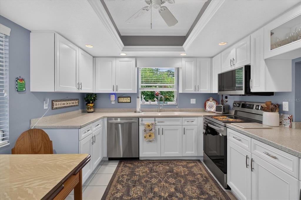 For Sale: $335,000 (2 beds, 2 baths, 1439 Square Feet)