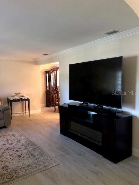For Rent: $3,295 (3 beds, 2 baths, 1864 Square Feet)