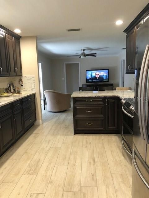 For Rent: $3,295 (3 beds, 2 baths, 1864 Square Feet)