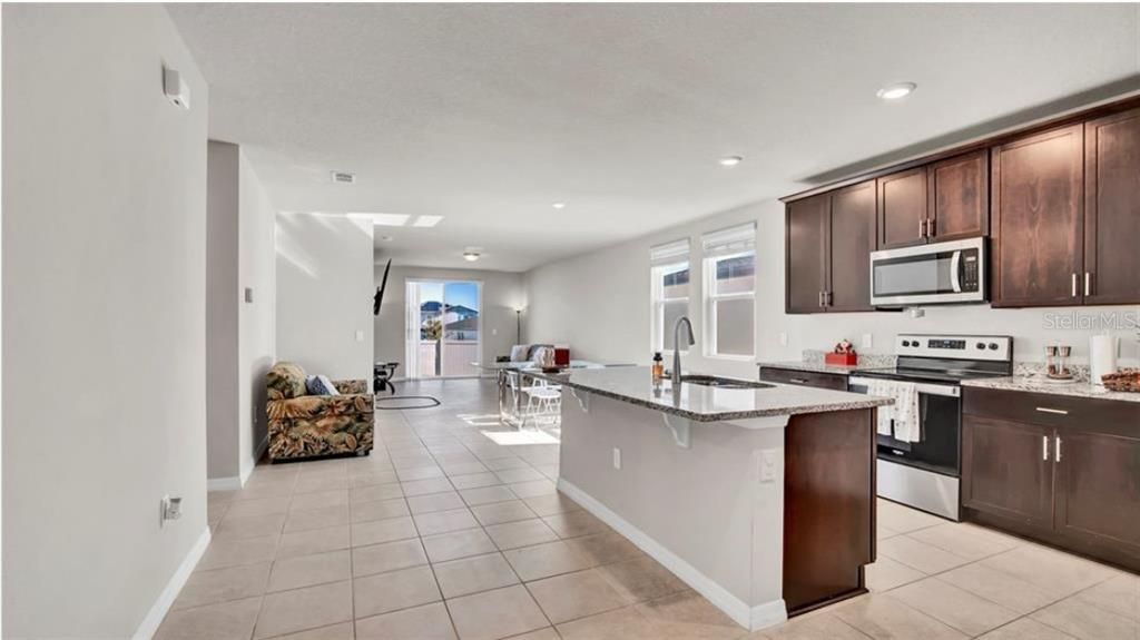 For Sale: $305,000 (3 beds, 2 baths, 1734 Square Feet)