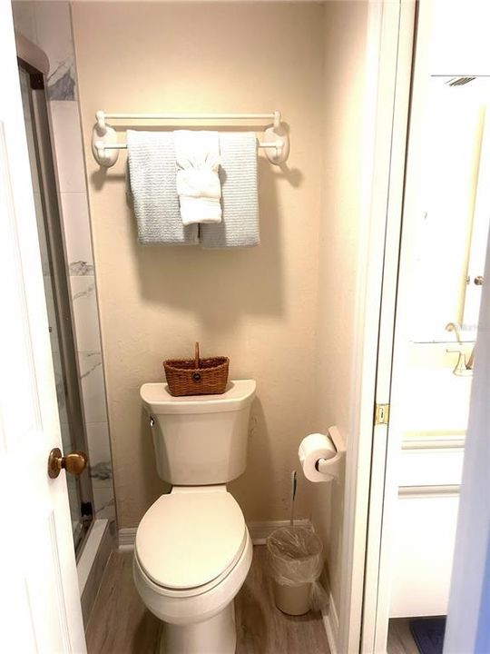 For Sale: $549,900 (1 beds, 1 baths, 922 Square Feet)