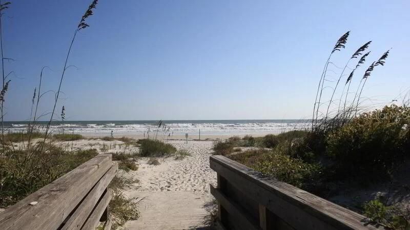 For Sale: $549,900 (1 beds, 1 baths, 922 Square Feet)