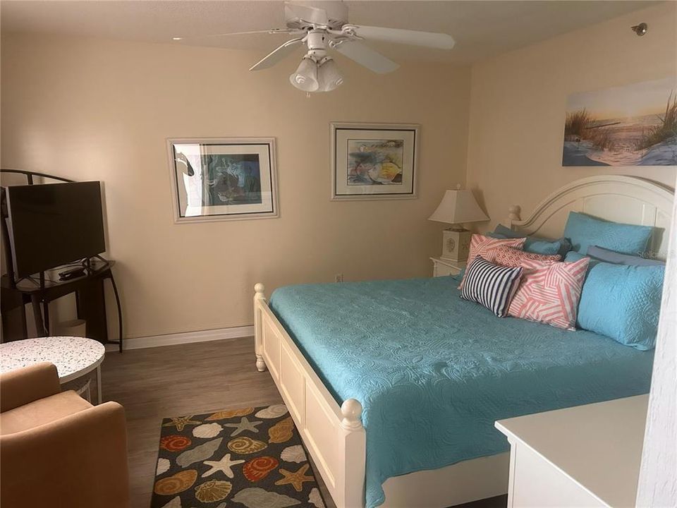 En Venta: $555,000 (1 camas, 1 baños, 918 Pies cuadrados)