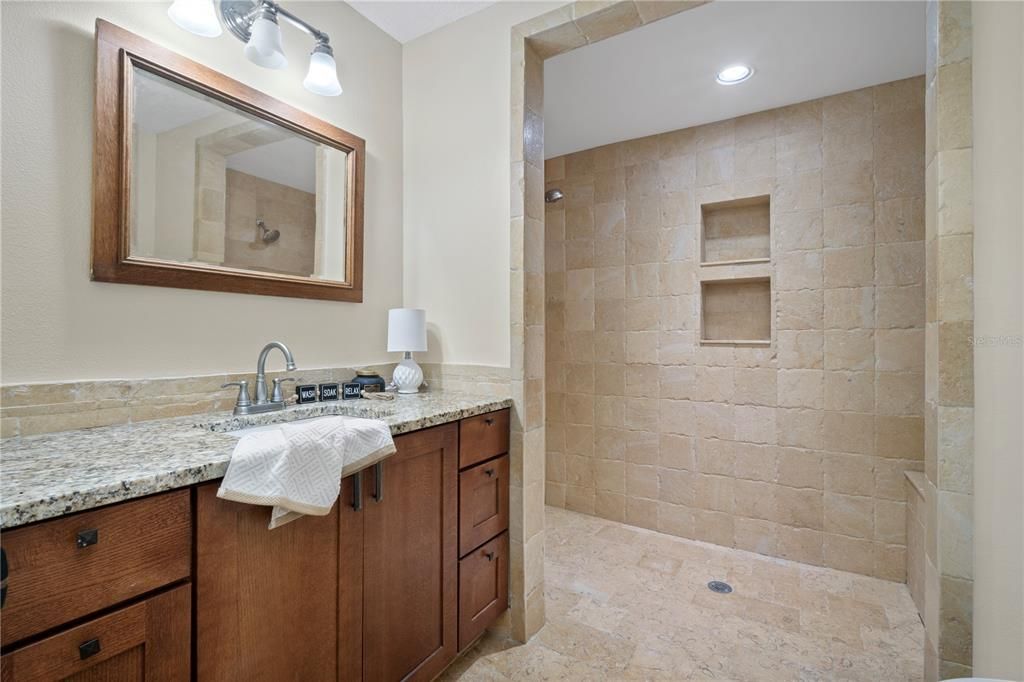 En Venta: $459,900 (3 camas, 2 baños, 1980 Pies cuadrados)