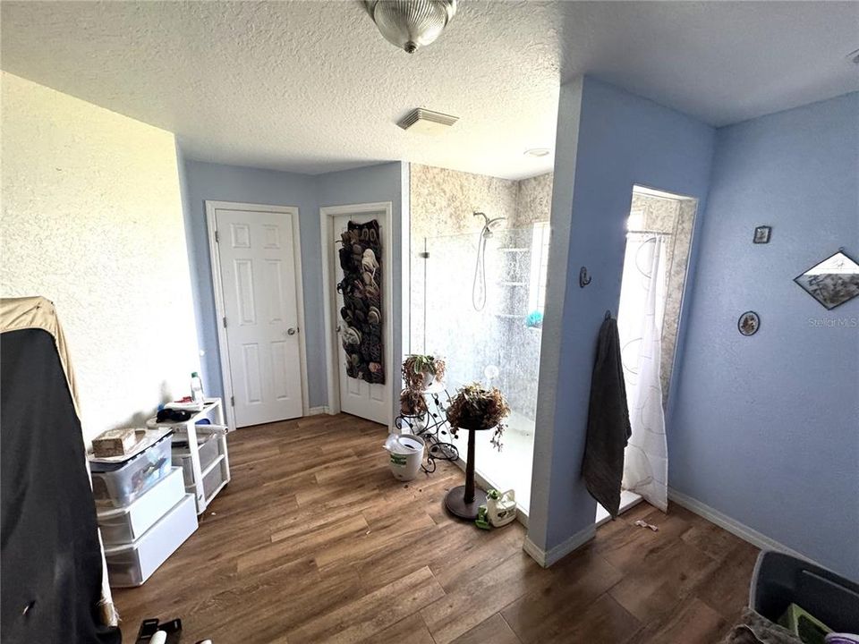 For Sale: $199,900 (4 beds, 2 baths, 2548 Square Feet)