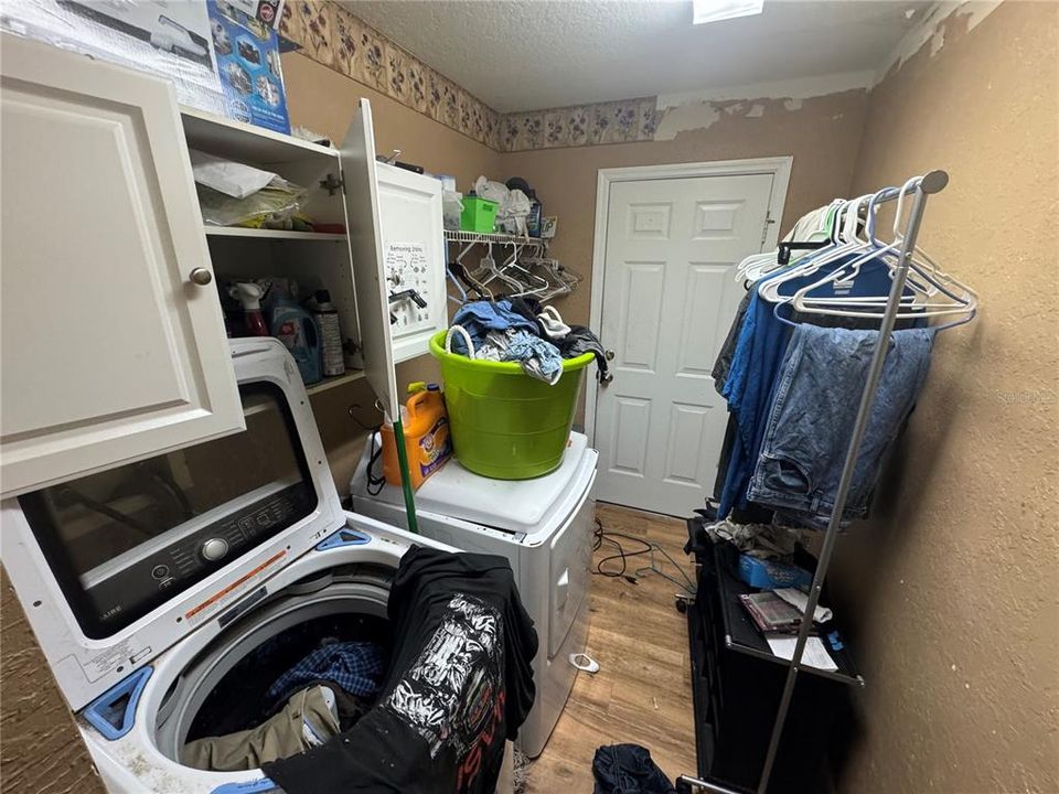 For Sale: $199,900 (4 beds, 2 baths, 2548 Square Feet)