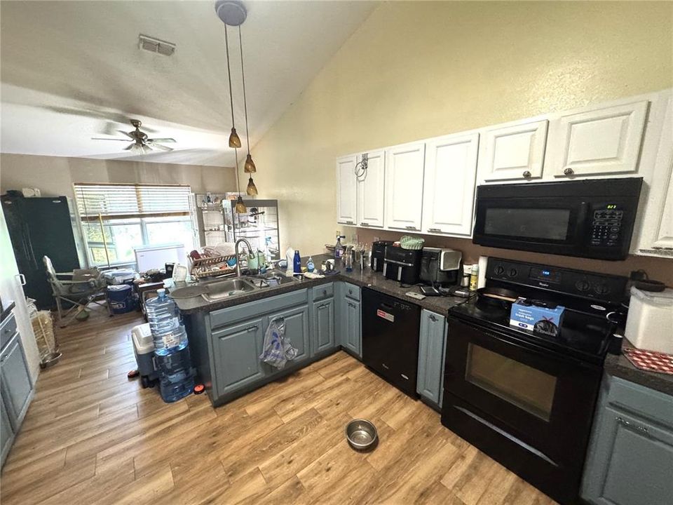 For Sale: $199,900 (4 beds, 2 baths, 2548 Square Feet)