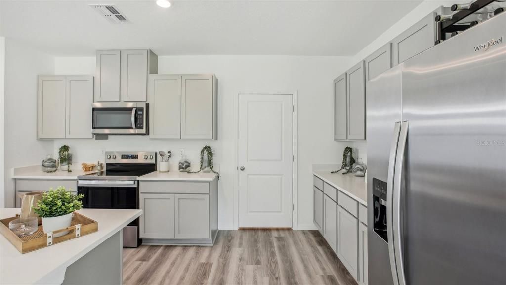En Venta: $409,000 (4 camas, 2 baños, 2305 Pies cuadrados)